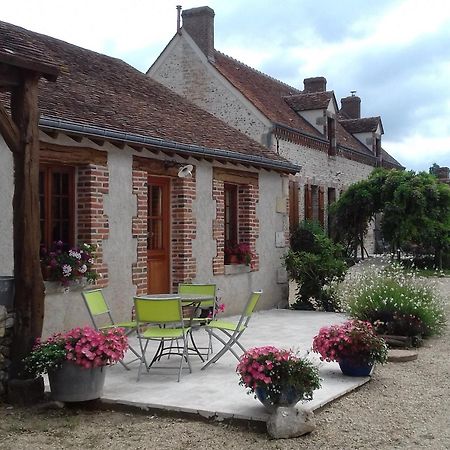 Roulotte Confortable Avec Balcon En Bois, Climatisation Et Pret De Velos, Pres Du Chateau De Sully - Fr-1-590-287 Bed & Breakfast Bonnee Exterior photo