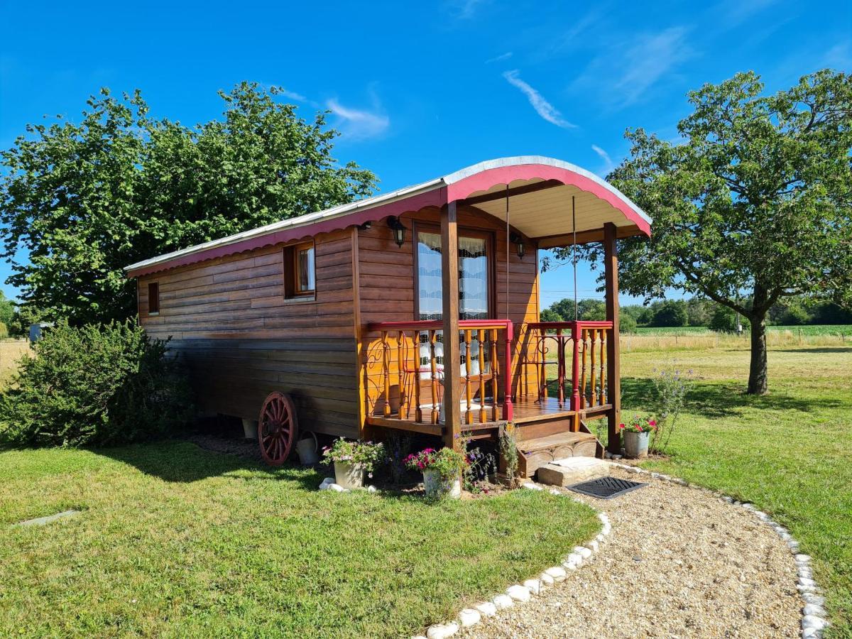 Roulotte Confortable Avec Balcon En Bois, Climatisation Et Pret De Velos, Pres Du Chateau De Sully - Fr-1-590-287 Bed & Breakfast Bonnee Exterior photo