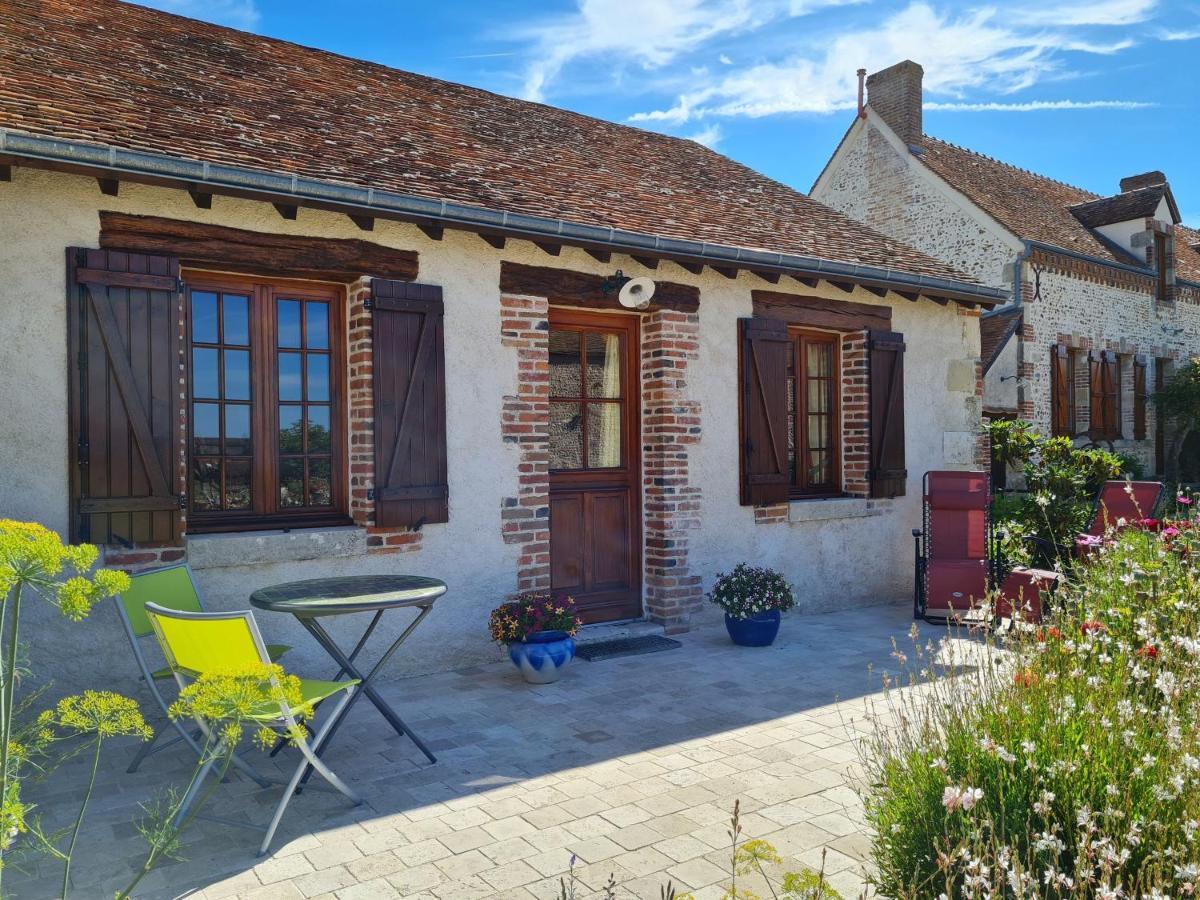 Roulotte Confortable Avec Balcon En Bois, Climatisation Et Pret De Velos, Pres Du Chateau De Sully - Fr-1-590-287 Bed & Breakfast Bonnee Exterior photo