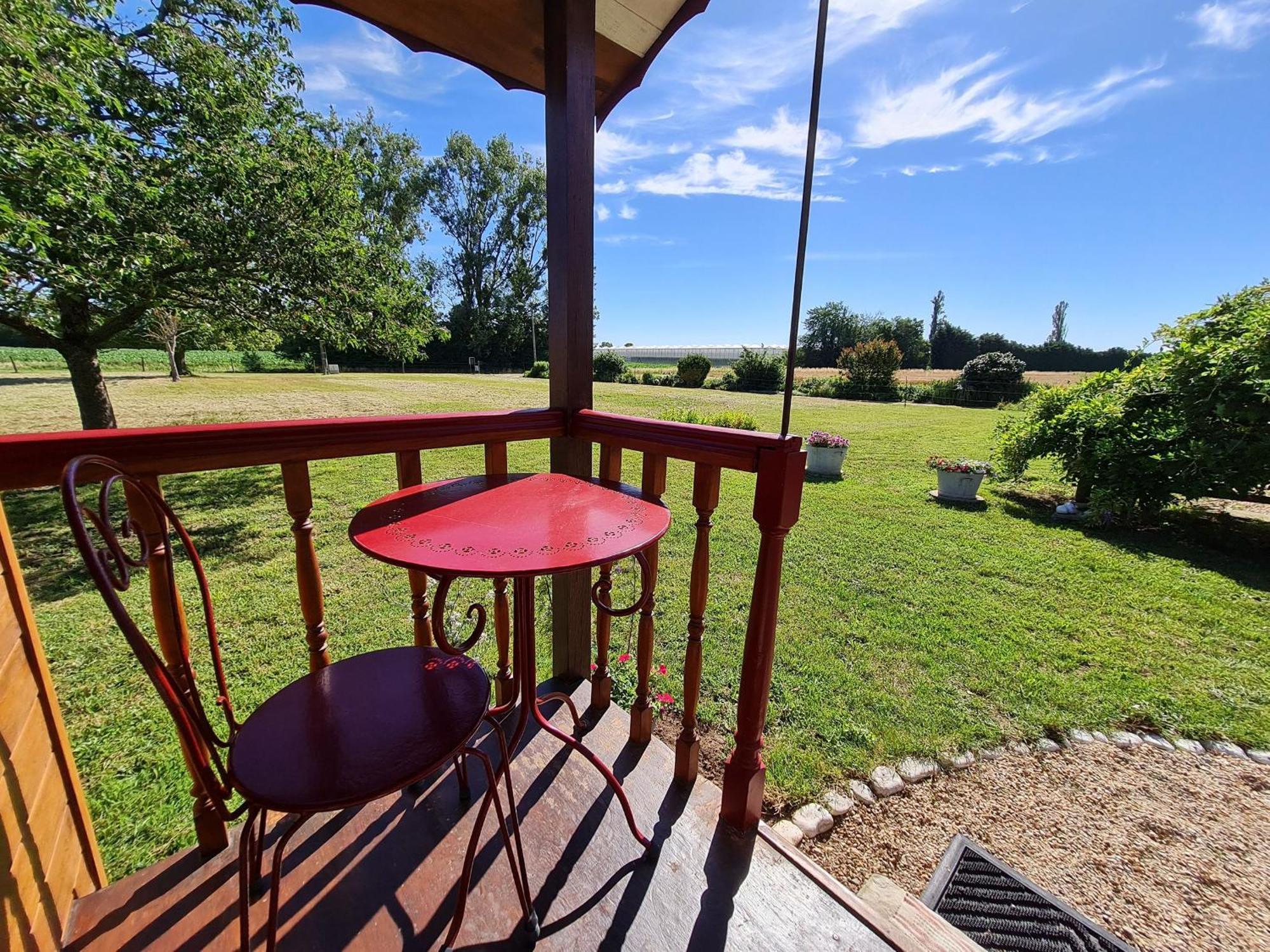 Roulotte Confortable Avec Balcon En Bois, Climatisation Et Pret De Velos, Pres Du Chateau De Sully - Fr-1-590-287 Bed & Breakfast Bonnee Exterior photo